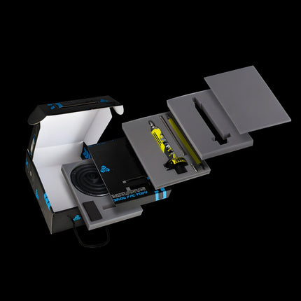 El Bomber 4x4 Hookah packaging showing all included components and stylish presentation.